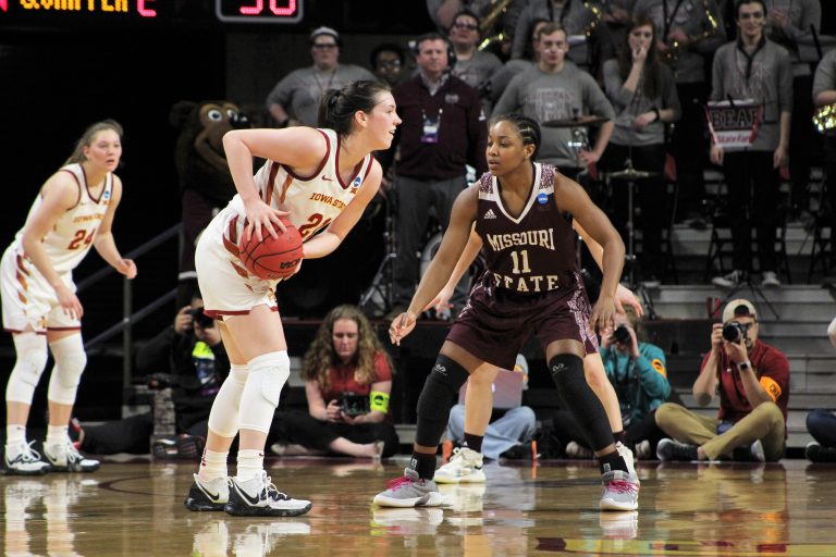 WBB: Bridget Carleton wins Cheryl Miller Award