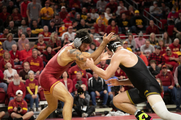 Tempers flare as Hawkeyes win 17th straight Cy-Hawk dual