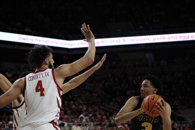 Cyclones move to 7-0 despite second-half defensive struggles