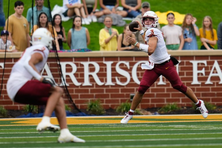 Iowa State dominates the line of scrimmage, overcomes two turnovers to beat Baylor, 30-18