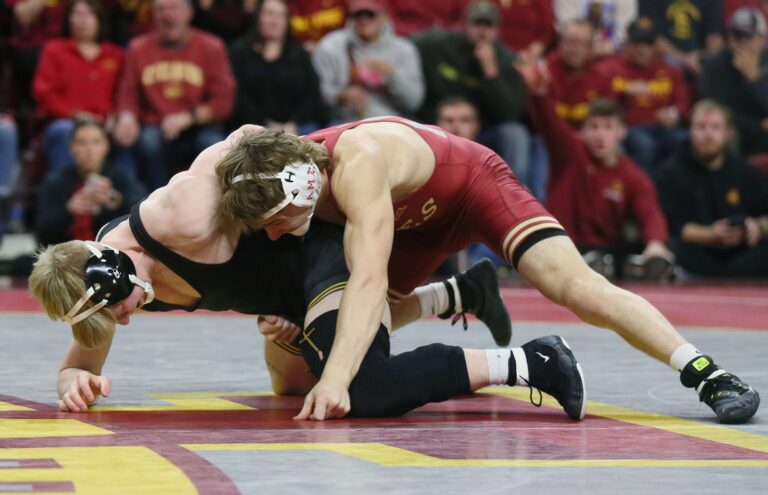 Missed opportunities frame No. 8 Iowa State’s Cy-Hawk wrestling dual loss to No. 4 Iowa