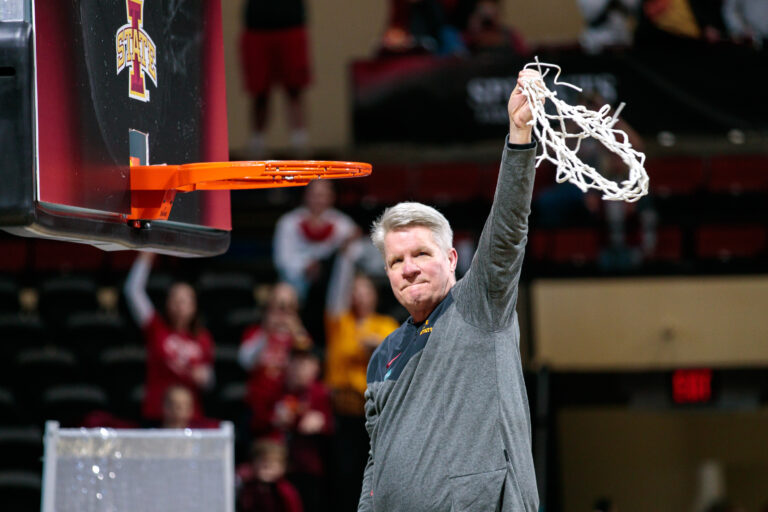 “COME ON NOW”: How Bill Fennelly helped rekindle the Cy-Hawk women’s basketball rivalry