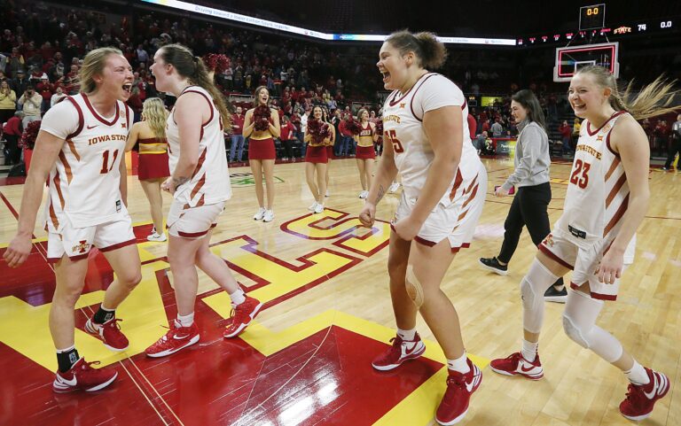 Iowa State storms back from 19-point deficit, stuns No. 24 West Virginia, 74-64, at Hilton