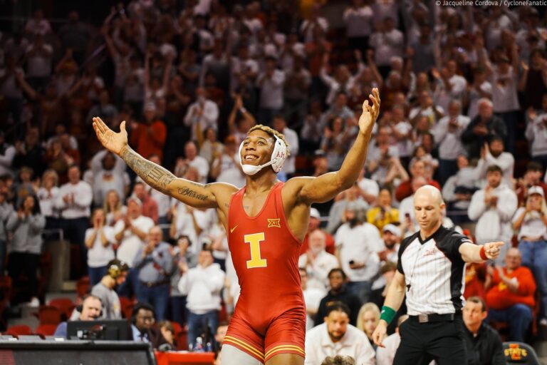 The final curtain call: David Carr closes his dual career 67-0