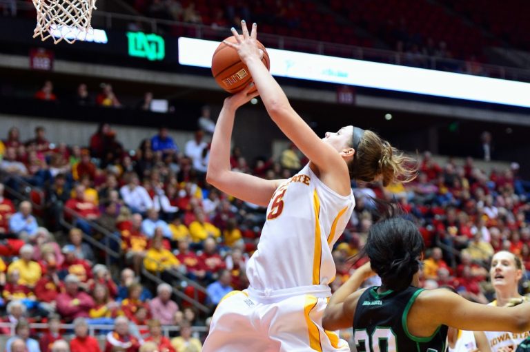 Poppens returns, Cyclones cruise past Stags