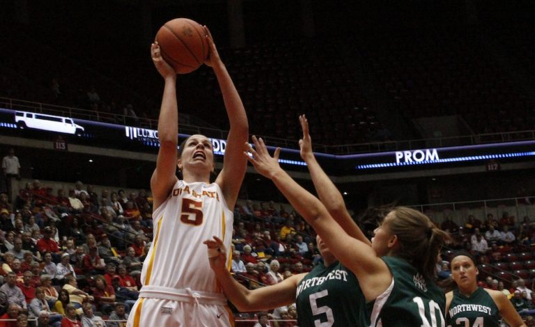 Big second half pushes Cyclones to win