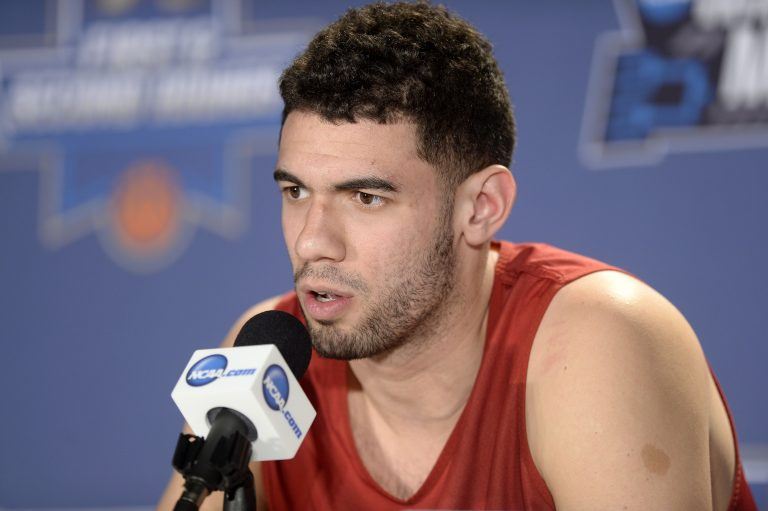 Niang signs contract with Pacers