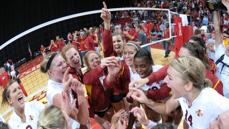 No. 8 Cyclones Stun No. 2 Texas, 3-2