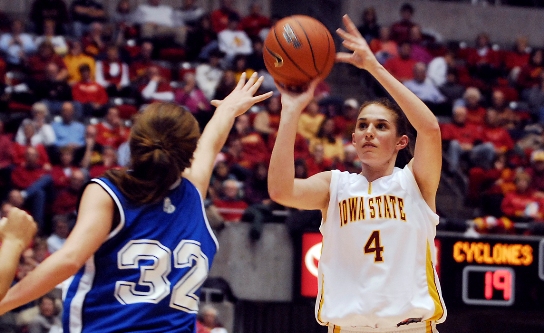 Poppens and Prins Pace Cyclones to Exhibition Win